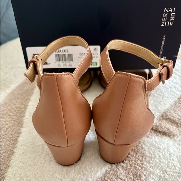 Naturalizer Vera Ankle Strap Dress Sandals, size 7 1/2 wide. Not worn outside - Picture 5 of 10